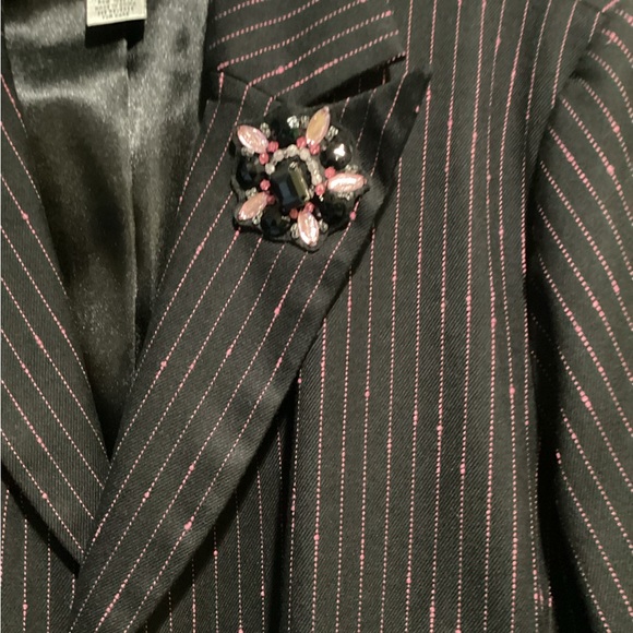 Blazer - Picture 3 of 6